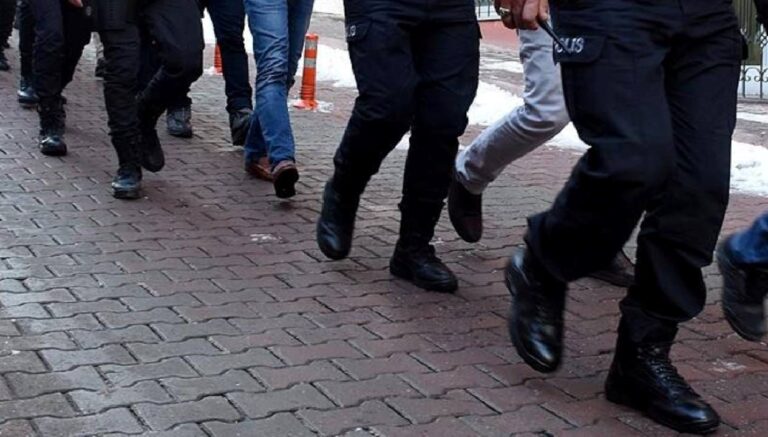 antalyada-silah-kacakcilarina-operasyon-f68c4qe5.jpg