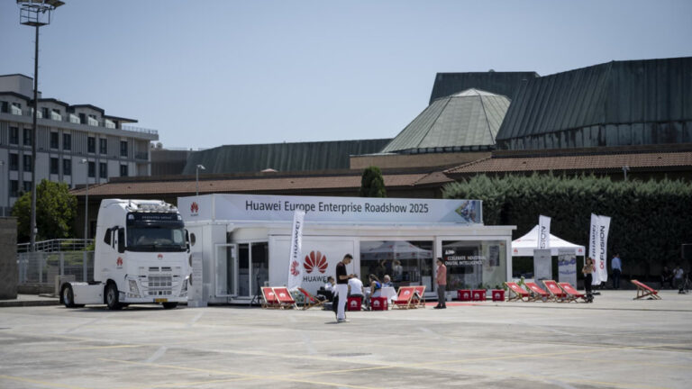 huawei-enterprise-roadshow-2025in-turkiye-ayagi-tamamlandi-s1lXtyeG.jpg