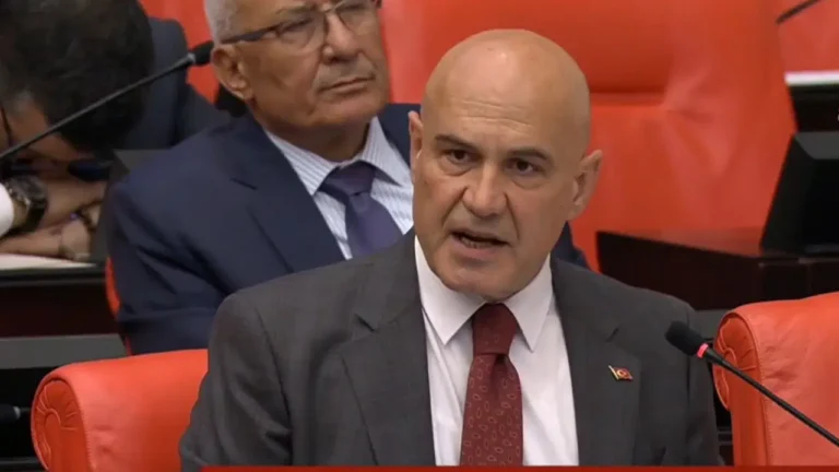 turhan-comezden-sert-doruk-madencilik-tepkisi-eski-siyasi-yol-arkadasiniza-turkiyeyi-peskes-cekmissiniz-1282PKdw