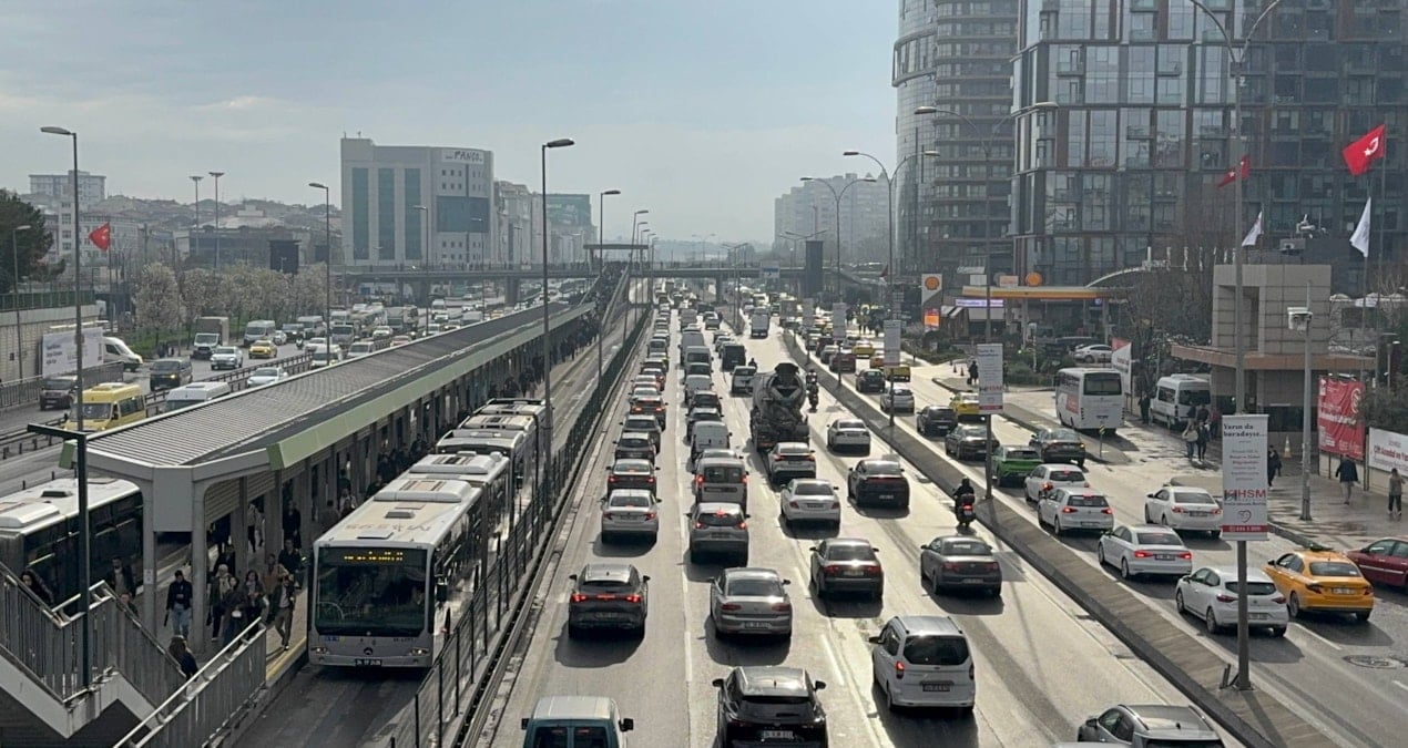 İstanbul’da Akşam Trafiği Kilitlendi: Yoğunluk Yüzde 80’i Aştı